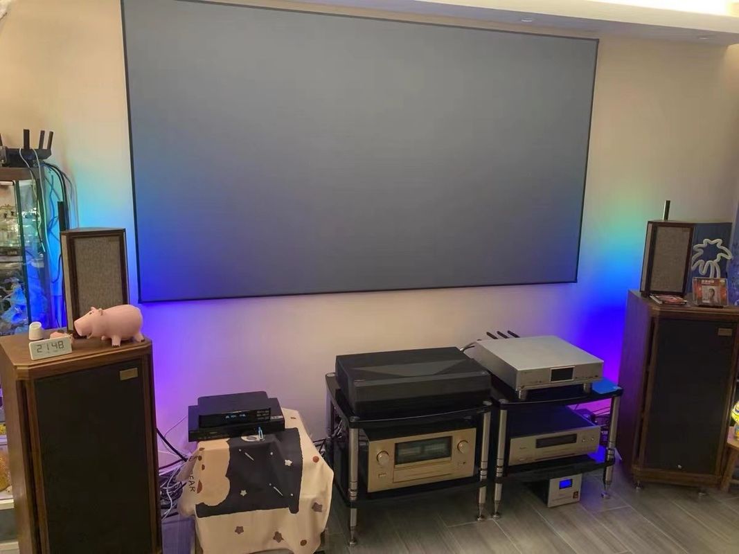 چراغ گوشه ای هوشمند کنترل شده RGB تنظیم شده برای تزئینات تعطیلات در طراحی ساده