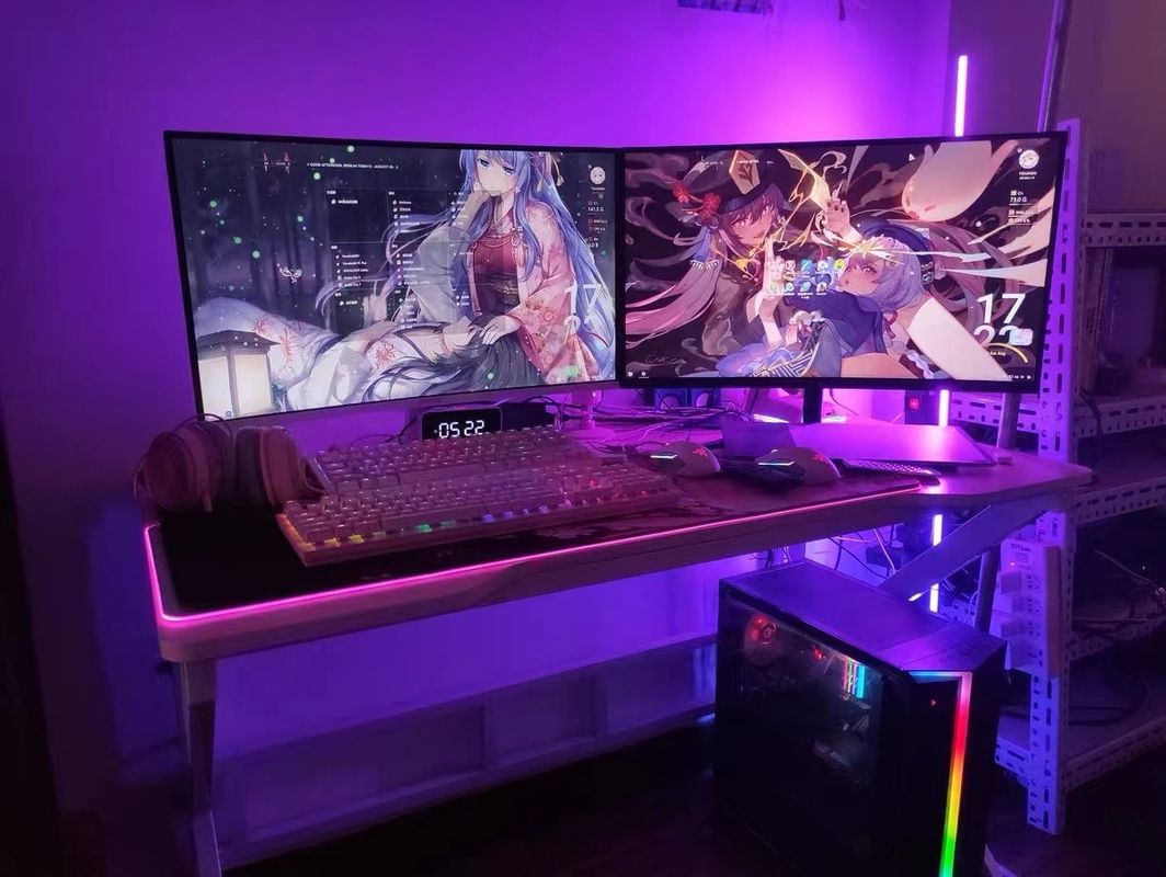 چراغ گوشه ای هوشمند کنترل شده RGB تنظیم شده برای تزئینات تعطیلات در طراحی ساده