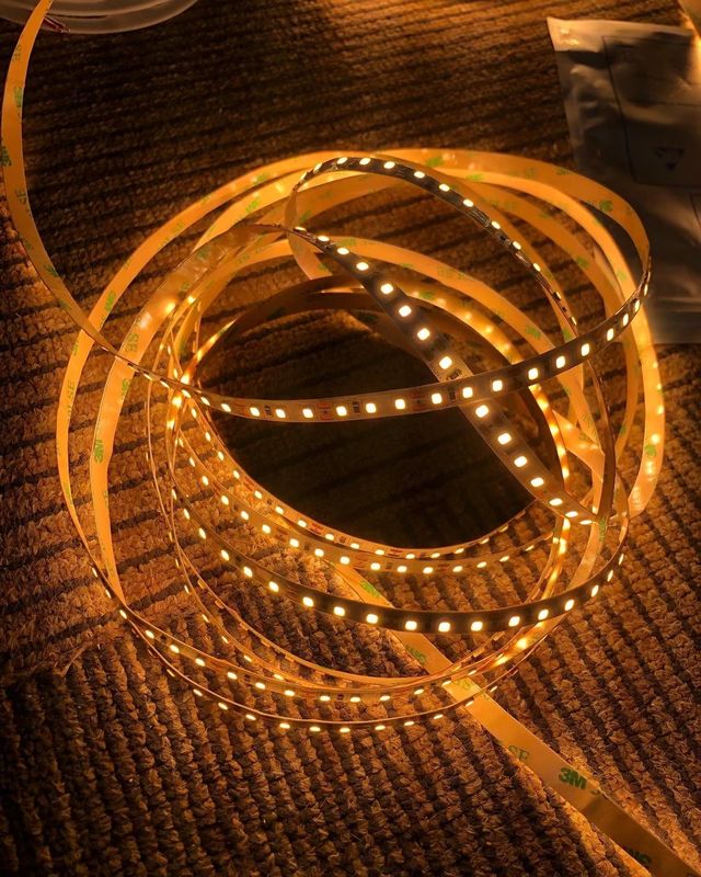 IP20 درجه بندی تزئین چشم انداز نورپردازی 5m 10m 12v 24v 220v Rgbw Cob Light Strip
