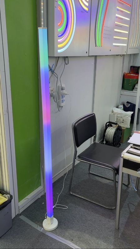 لامپ کف گوشه ای LED RGB خانه. هتل. روشنایی عملکرد تزئینی برای اتاق نشیمن مدرن